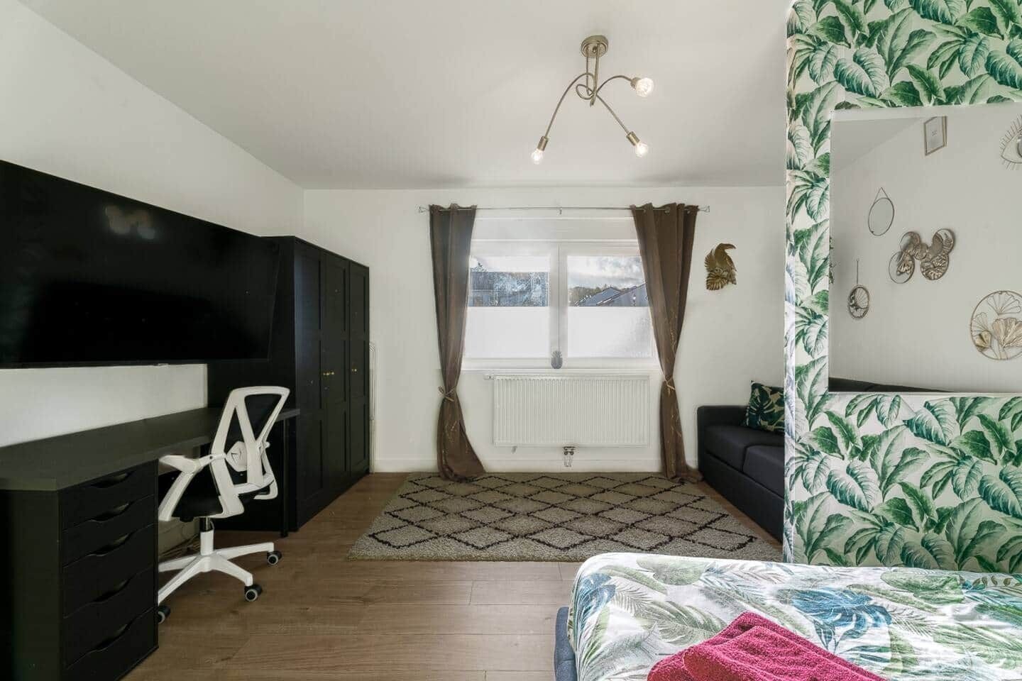 1 slaapkamer, een strijkplank/strijkijzer, wifi, beddengoed