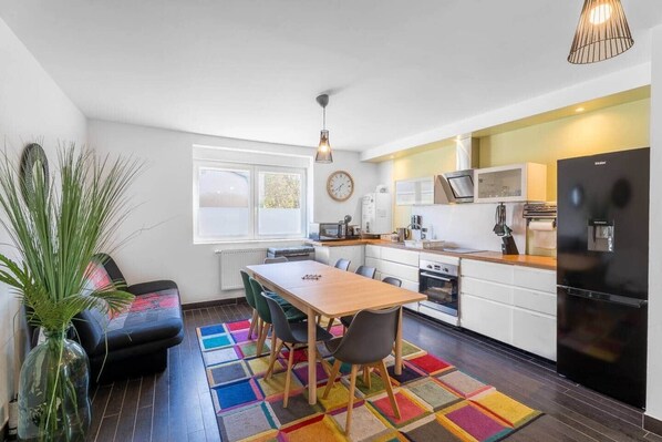 Fridge, microwave, oven, dishwasher