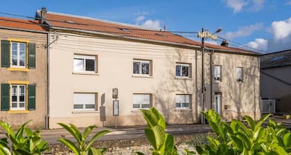 Chambre privĂ©e 22mÂČ + CanapĂ© lit - WIFI - 120mÂČ