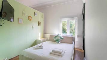 1 slaapkamer, een strijkplank/strijkijzer, wifi, beddengoed
