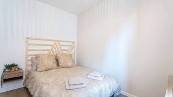1 chambre, fer et planche Ă  repasser, Wi-Fi, draps fournis
