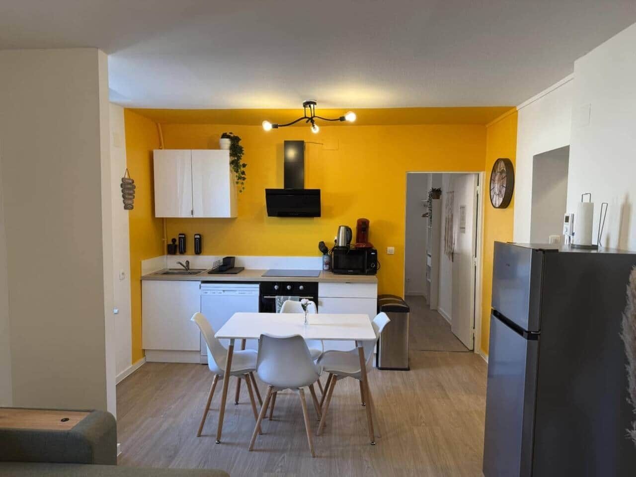 Kjøleskap, mikrobølgeovn, ovn og oppvaskmaskin