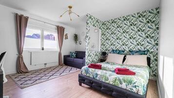 3 bedrooms, iron/ironing board, WiFi, bed sheets