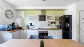 Fridge, microwave, oven, dishwasher