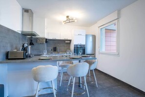 Fridge, microwave, oven, dishwasher - 2. Spacious - 4 pers' - Balcony - 2 beds - Parking (Woippy)