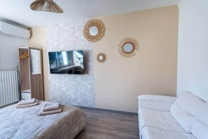 1 bedroom, iron/ironing board, WiFi, bed sheets