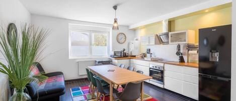 Réfrigérateur, micro-ondes, four, lave-vaisselle