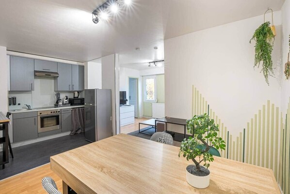 Fridge, microwave, oven, dishwasher