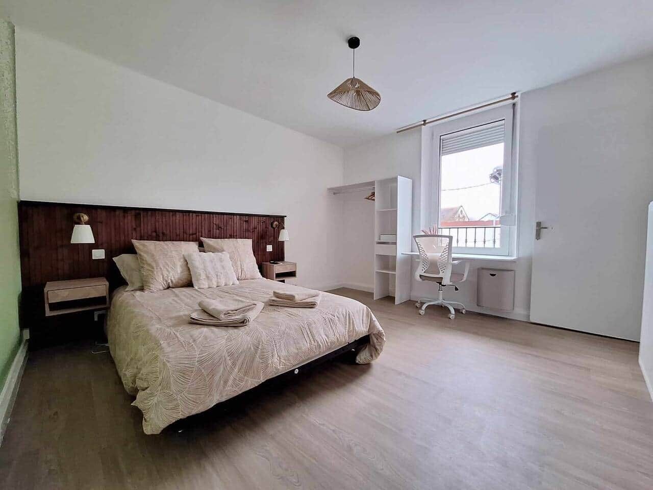 2 slaapkamers, een strijkplank/strijkijzer, wifi, beddengoed