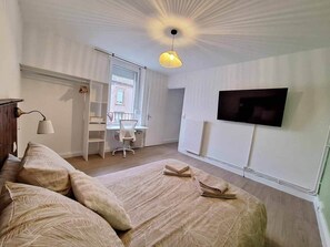 2 habitaciones, tabla de planchar con plancha, wifi y ropa de cama 