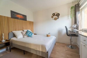 4 makuuhuonetta, silitysrauta/-lauta, Wi-Fi, vuodevaatteet