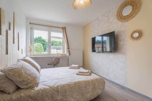 3 bedrooms, iron/ironing board, WiFi, bed sheets