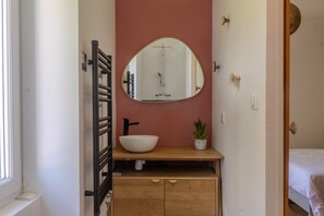 Een douche, gratis toiletartikelen