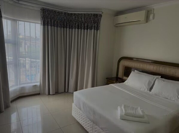 5 slaapkamers, een strijkplank/strijkijzer, wifi, beddengoed