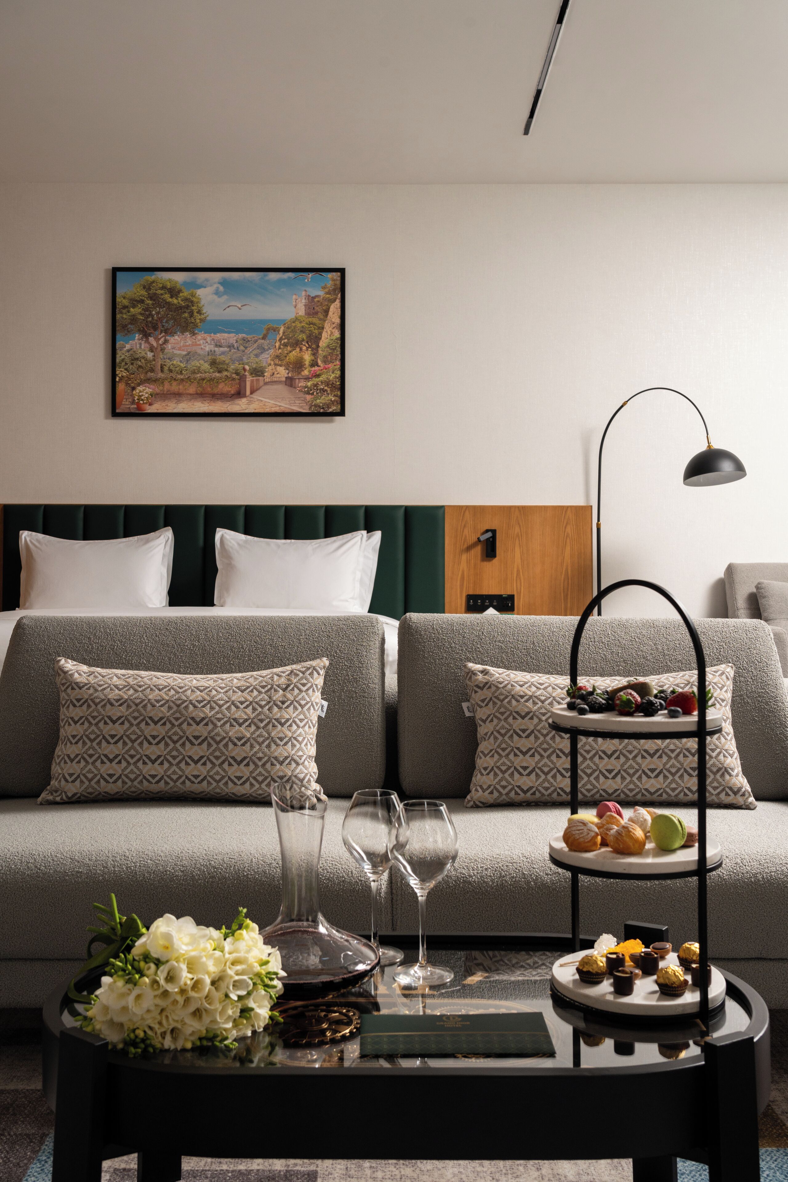 Suite estudio Grand, 1 cama de matrimonio grande con sofá cama, bañera, vistas al patio | Servicio de la habitación