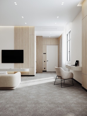 Grand studio suite, aan de binnenplaats | Hypoallergeen beddengoed, een minibar, een kluis op de kamer, een bureau