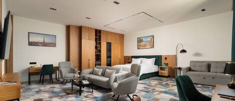 Grand Studio Suite, 1 King Bed with Sofa bed, Bathtub, Courtyard View | View from room