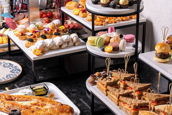 Daily buffet breakfast for a fee