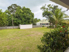 المنطقة المحيطة بالمنشأة