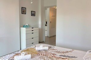 2 habitaciones, tabla de planchar con plancha, wifi y ropa de cama