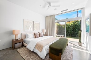 3 bedrooms, iron/ironing board, free WiFi, bed sheets - Palm Springs Home with Private Pool, Firepit and Huge Glass Doors and Windows! (Palm Springs)