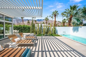 A heated pool - Palm Springs Home with Private Pool, Firepit and Huge Glass Doors and Windows! (Palm Springs)
