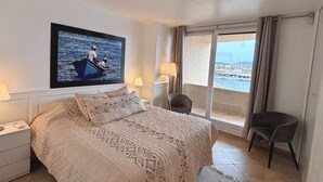 3 多间卧 室、办公桌、熨斗/熨衣板、WiFi