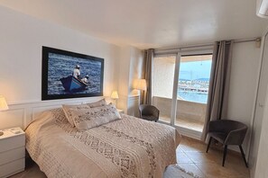 3 bedrooms, desk, iron/ironing board, WiFi