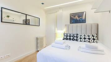 House | 1 bedroom, laptop workspace, iron/ironing board, bed sheets