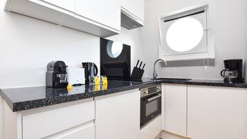 Maison | Cuisine privée | Réfrigérateur, micro-ondes, four, plaque de cuisson