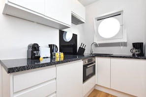 Maison | Cuisine privée | Réfrigérateur, micro-ondes, four, plaque de cuisson