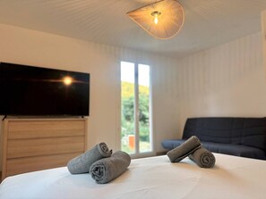 4 chambres, fer et planche à repasser, Wi-Fi, literie fournie