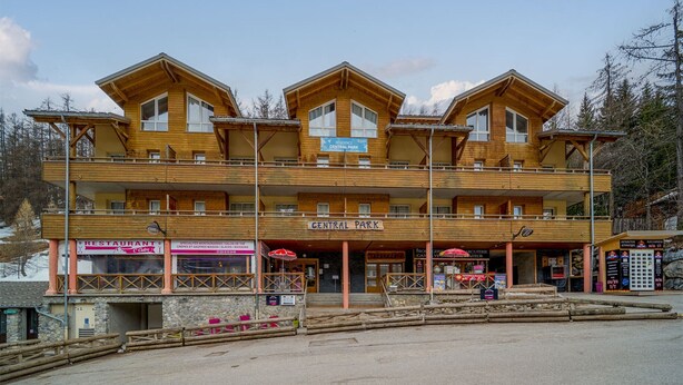 Apartment | Exterior - 1 Bedroom Apartment in Allos (Uvernet-Fours)
