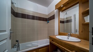 Apartment | Bathroom - 1 Bedroom Apartment in Allos (Uvernet-Fours)