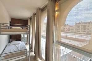 2 bedrooms, iron/ironing board