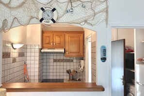 Fridge, microwave, oven, dishwasher - Soha - Appartement Proche Plages & Centre (Cavalaire-sur-Mer)