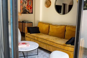 TV, fireplace, stereo