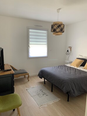 4 bedrooms, iron/ironing board, Internet, bed sheets - House near Lorient (Kervignac)