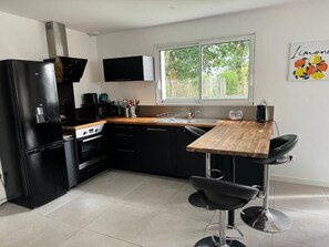 Microondas, horno, placa de cocina, lavavajillas