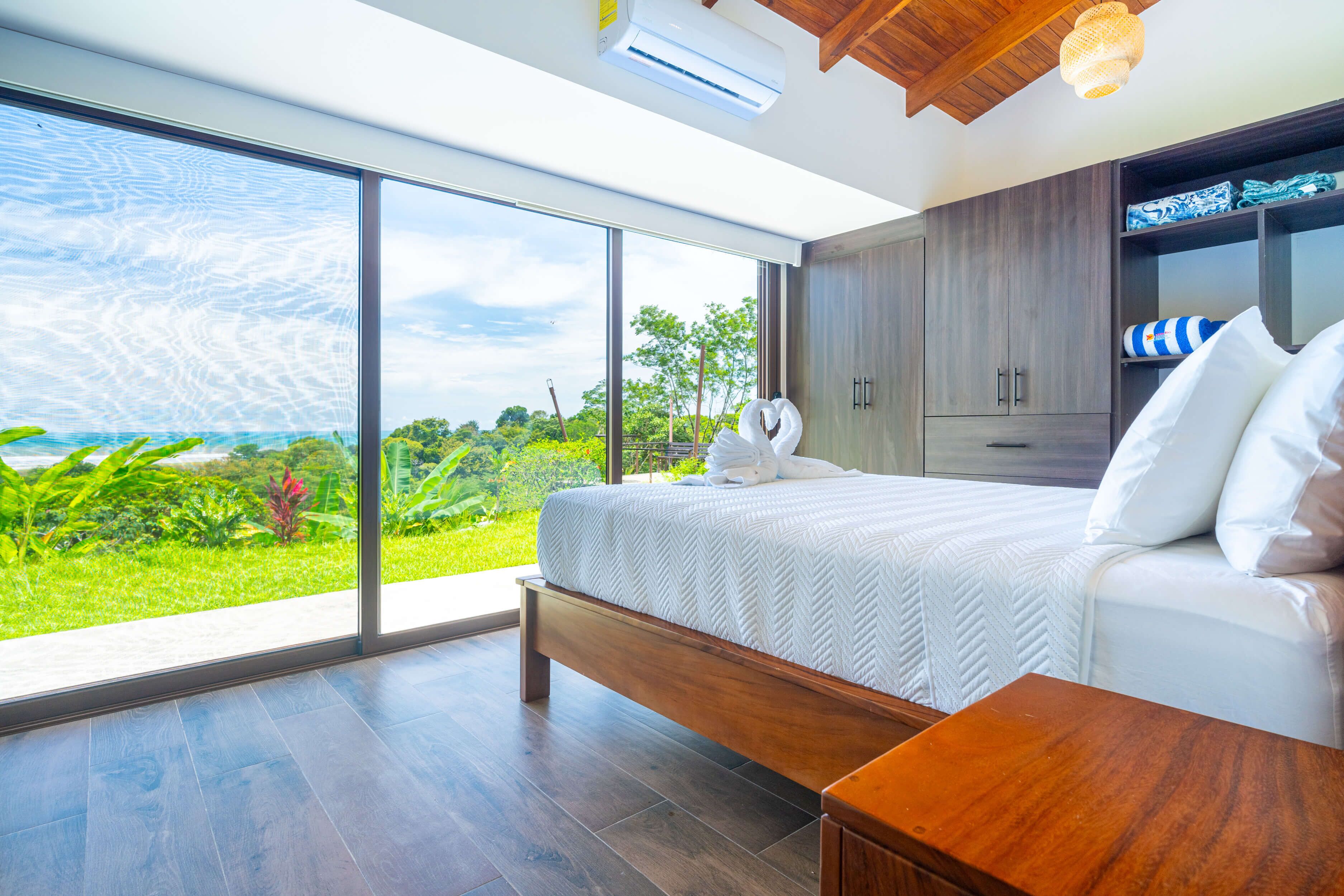 4 slaapkamers, een strijkplank/strijkijzer, gratis wifi, beddengoed