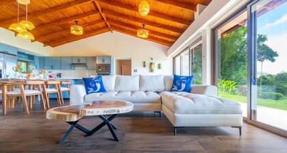 Easy access with unparalleled views in Ojochal. Minutes to restaurants and beaches