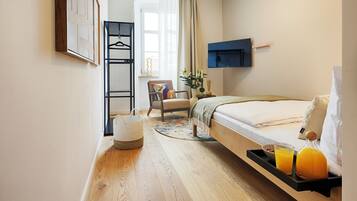 Studio Standar | Tirai kedap cahaya, setrika/meja setrika, dan Wi-Fi gratis