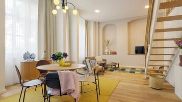 Superior Studio | Blackout drapes, iron/ironing board, free WiFi