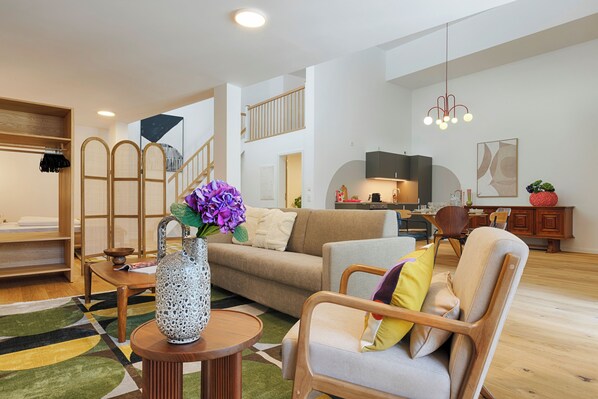 Superior Studio, Balcony | Blackout drapes, iron/ironing board, free WiFi