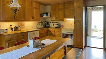 Refrigerador, horno, placa de cocina, lavavajillas