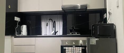 雪櫃、微波爐、焗爐、咖啡機/沖茶器