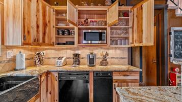 Cabin, Multiple Beds (1st Cabin) | Private kitchen