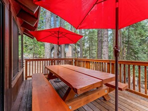 Ferienhütte, Mehrere Betten (1st Cabin) | Speisen im Freien