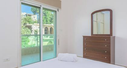 Glint 3-Br Apartment & Balcony in Aley