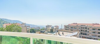 Glint 3-Bedroom Apartment & Balcony in Aley
